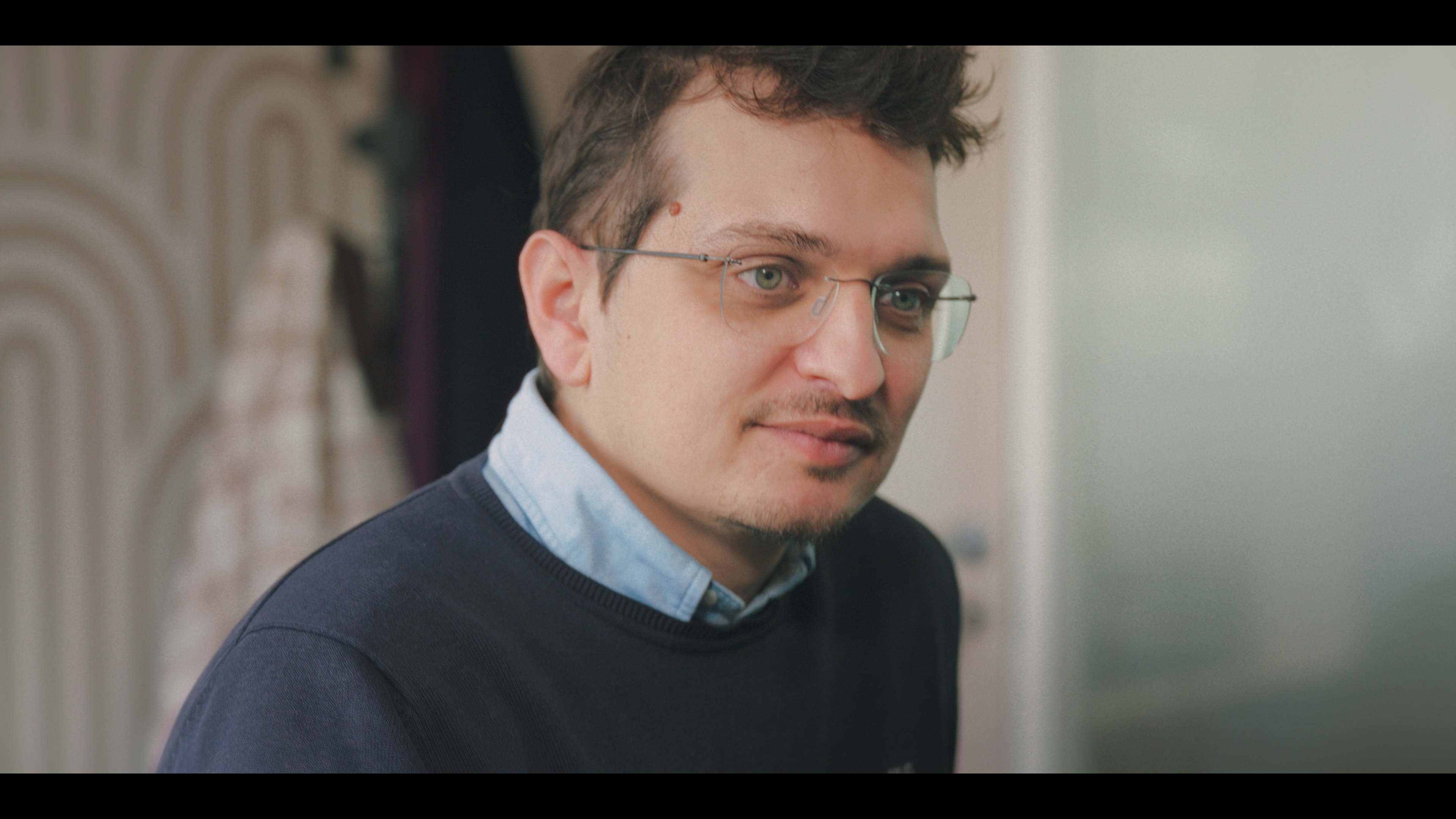 un gérant de start-up satisfait de sa complémentaire santé 