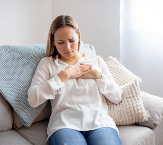 femme douleur poumons