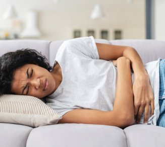 femme douleur ventre constipation