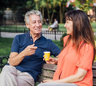 senior qui pensent à leurs examens de dépistage 