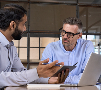 Deux dirigeants discutent des mesures du PLFSS 2024