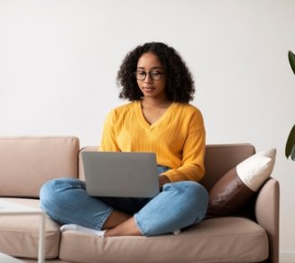 membre génération Z qui se renseigne sur le recrutement en entreprise