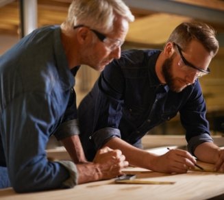 tns qui se renseigne sur le contrat Madelin