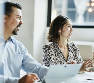 décideur RH qui intègre la santé mentale dans ses pratiques RH 