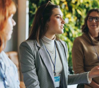 Collaborateurs d’une entreprise bénéficiant d’une protection sociale renforçant leur pouvoir d’achat