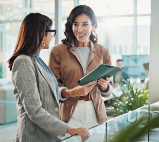  courtier en échange avec un dirigeant PME sur la protection sociale 