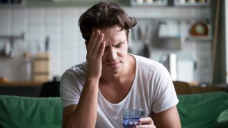 jeune homme douleur tete