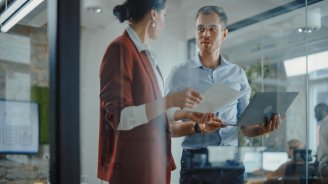 chefs d’entreprises en train de repérer les risques psychosociaux chez leurs collaborateurs