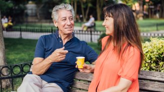 senior qui pensent à leurs examens de dépistage 