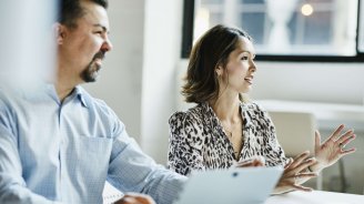 décideur RH qui intègre la santé mentale dans ses pratiques RH 