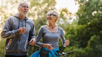 couple senior qui fait du sport pour lutter contre le cholestérol