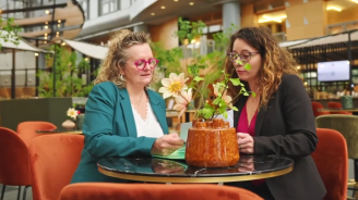 Delphine Gillé et Emilie Desmarchais du cabinet d’expert-comptable D&H Expertise, racontent leur expérience avec CNP Assurances. 