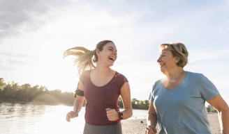 Senior à la retraite qui pense à changer de mutuelle santé 