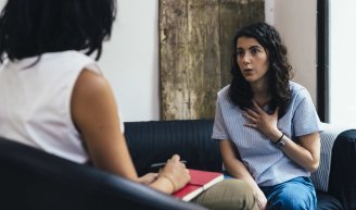 femme chez son médecin traitant dans le cadre du parcours de soins coordonnés