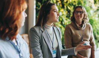 Collaborateurs d’une entreprise bénéficiant d’une protection sociale renforçant leur pouvoir d’achat
