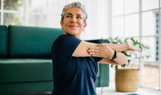 femme qui fait du sport pour garder un cœur en bonne santé et prévenir les risques cardiovasculaires