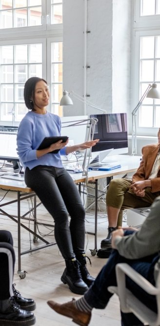 dirigeants qui réfléchissent aux impacts de la LFSS 2026